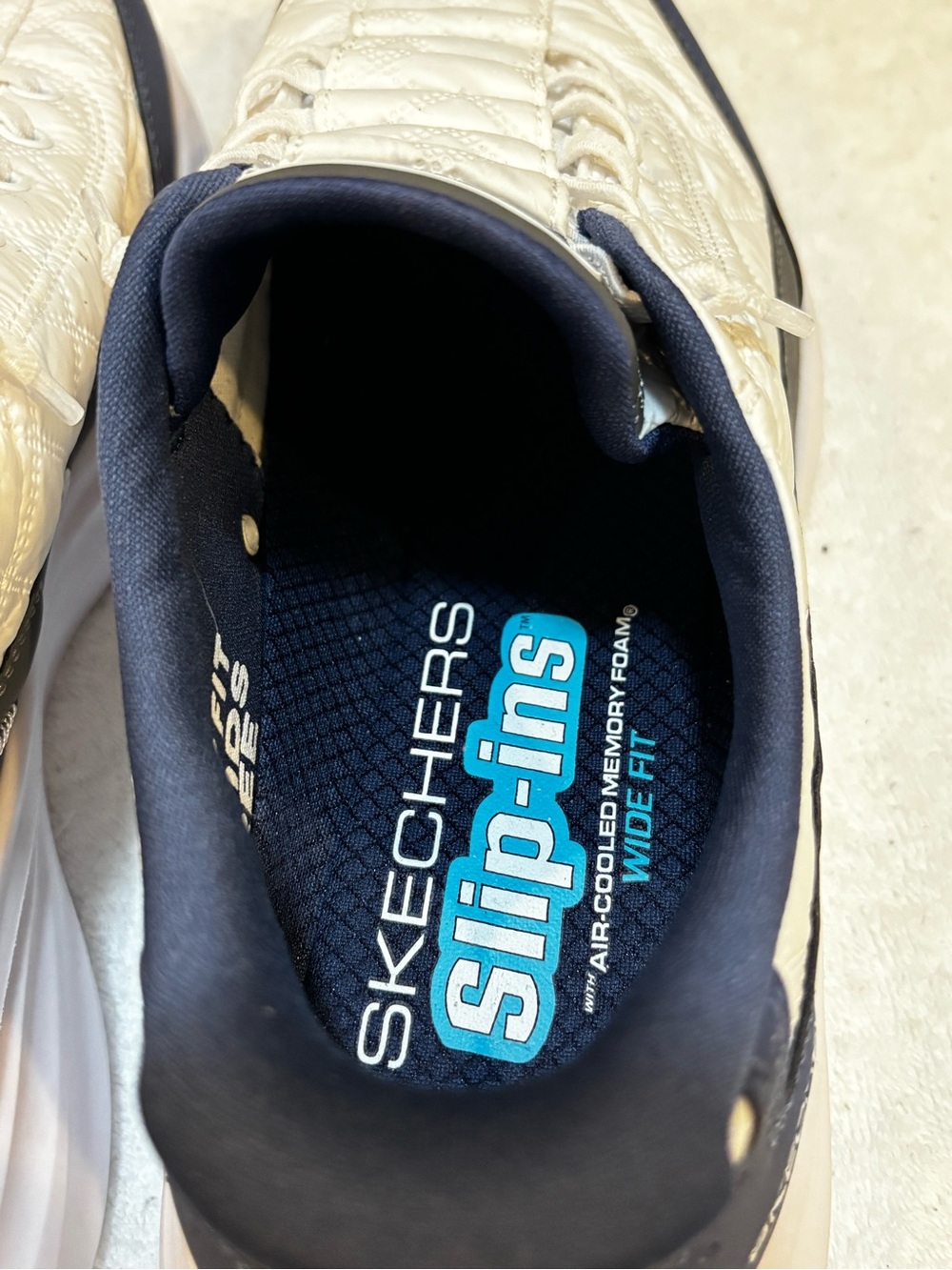 Brand New SKETCHERS Cozy slip-ins Unisex Men's 8 / Women's 9.5 Wide Fit - Box 69 - Picture 4 of 5